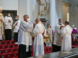 Diakonenweihe im Fuldaer Dom (Foto: Karl-Franz Thiede)